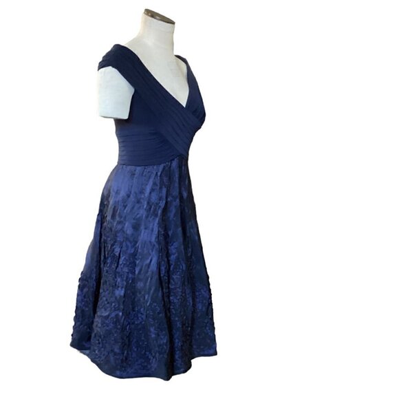 Adrianna Papell Fit and Flare Elegant Cocktail/Party Dress Sz 8 Navy Blue 211B - Picture 4 of 11